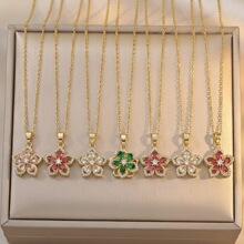 �羳�����Ѹ�����Ů����ɫ�ٴ�߼��е�׹С����Ƽ�Լ����������