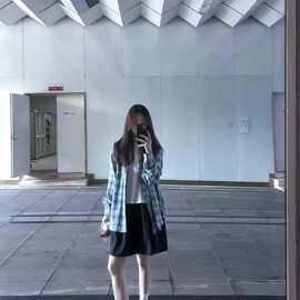 轻奢高级感蓝色格纹衬衫外套女2026新款宽松休闲遮肉中长款衬衣
