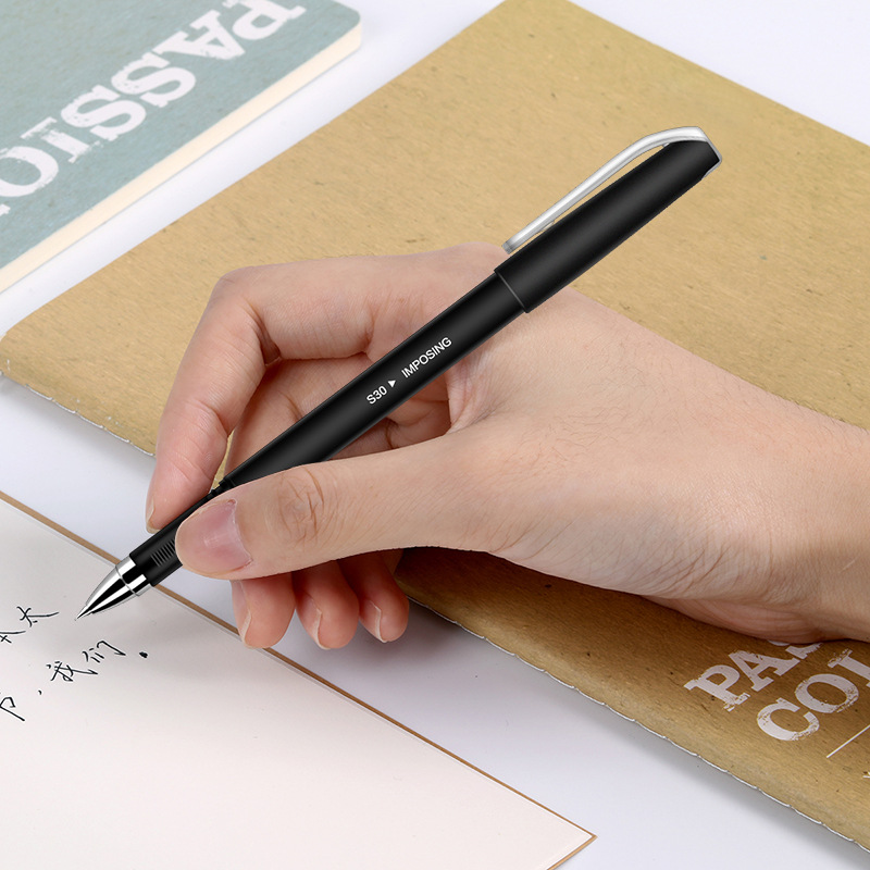 Deli pluma de gel estudiante firma de escritura simple pluma negra oficina de negocios pluma de gel S30 S33 S35