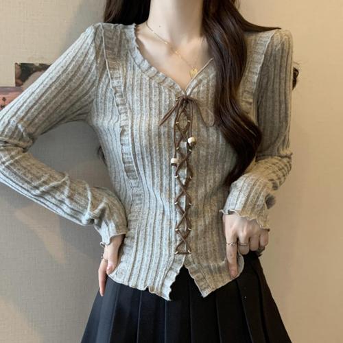 Women's Autumn Niche Design Long-Sleeve V-Neck T-Shirt with Retro American Style, Perfect for Layering—Trendy & Slim-Fit Base Top