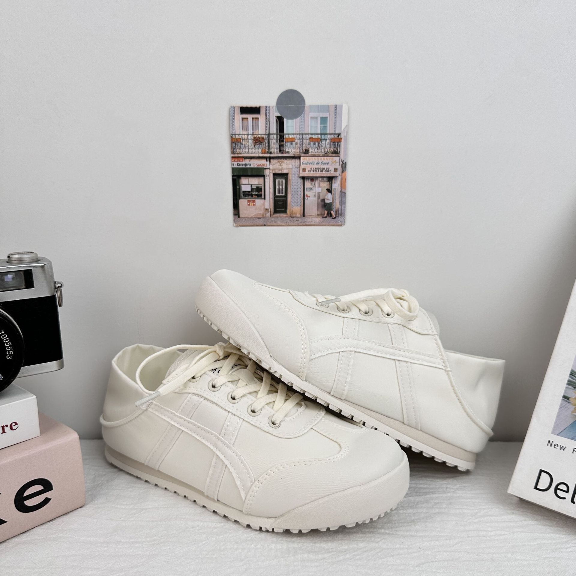 A9928 zapatos de suela suave para mujeres 2025 nuevos zapatos de entrenamiento de nicho retro alemanes en dos zapatos casuales perezosos con un pedal