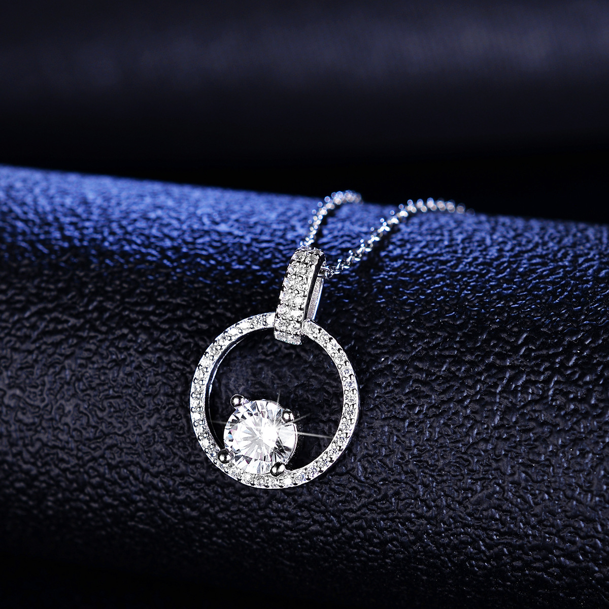 Daily Occasion 925 Sterling Silver Material 925 Sterling Silver Moissanite Inlay Round Pendant Necklace