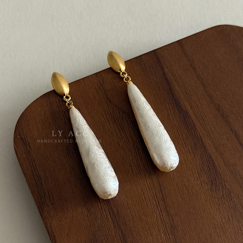 Nuevo estilo chino retro atmósfera cálida y suave nuevo estilo de moda aretes de aretes de borda vestido de algodón perlas largas aretes de aretes de arete de arete de arete