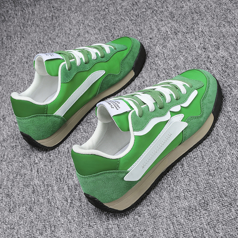 Low fashionable casual footwear with shoelaces flat