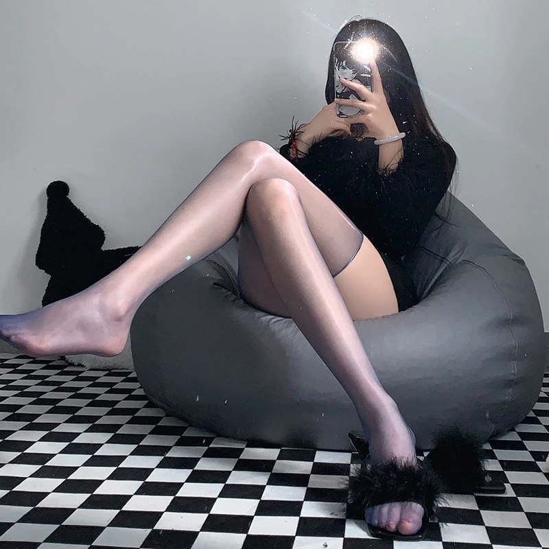 Oil Bright Emotic Woman Fully Diaomedic Open Crotch Oil Light Stockings Ultra-Thin Passion Slip avoids the thigh socks over the knee
