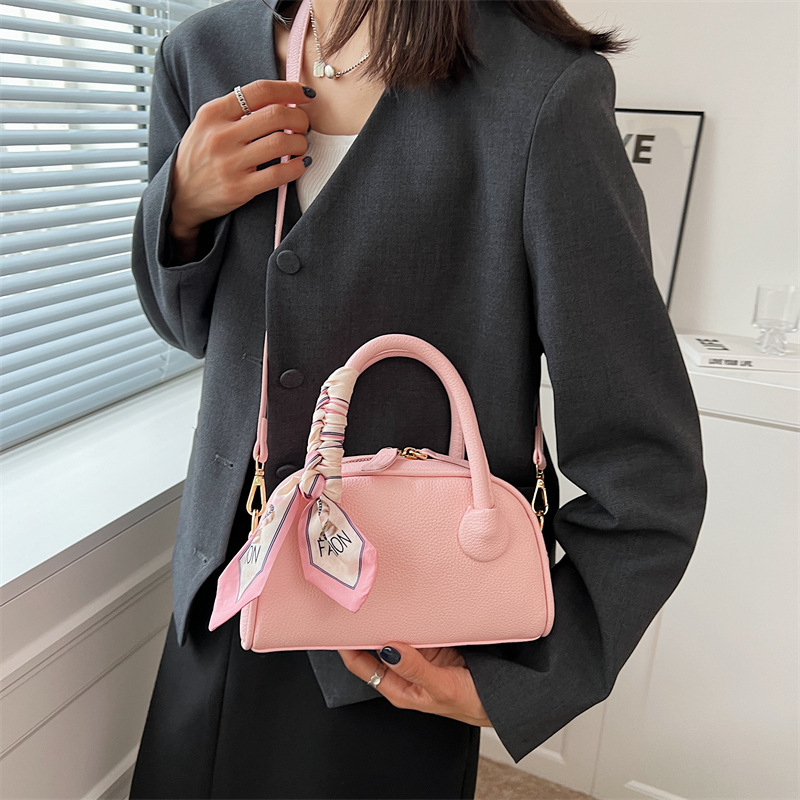 Women's Small All Seasons Pu Leather Solid Color Fashion Oval Zipper Handbag display picture 2