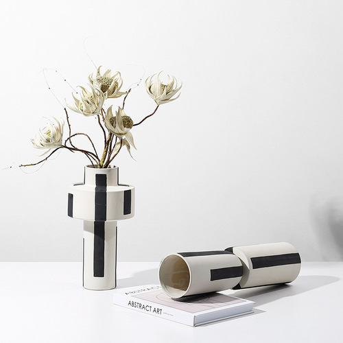 Italian Minimalist Hand-drawn Line Vertical Texture Ceramic Vase Sample Room Villa Living Room Flower Arrangement Art Vase Decor