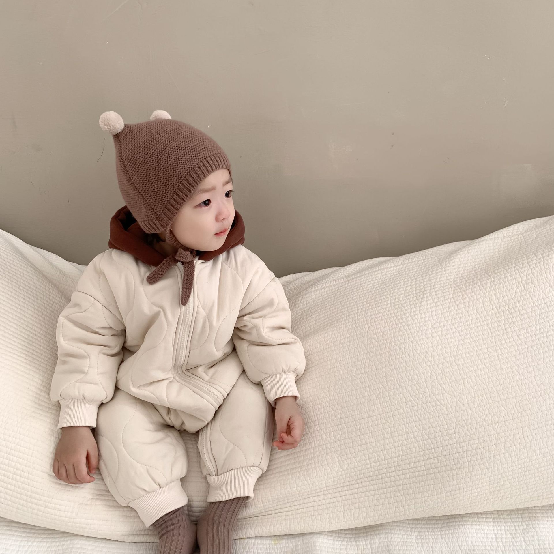 Ropa acolchada de algodón con capucha de invierno para niños Ropa de estilo coreano Ropa de bebé ropa de bebé 2023 Ropa de otoño e invierno Ropa de bebé color a juego de algodón acolchado mameluco