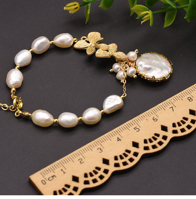 Geometric, Square, Heart Shape Pattern Women'S Gender Retro Geometric Square Heart Shape Pearl Copper Plating Bracelets