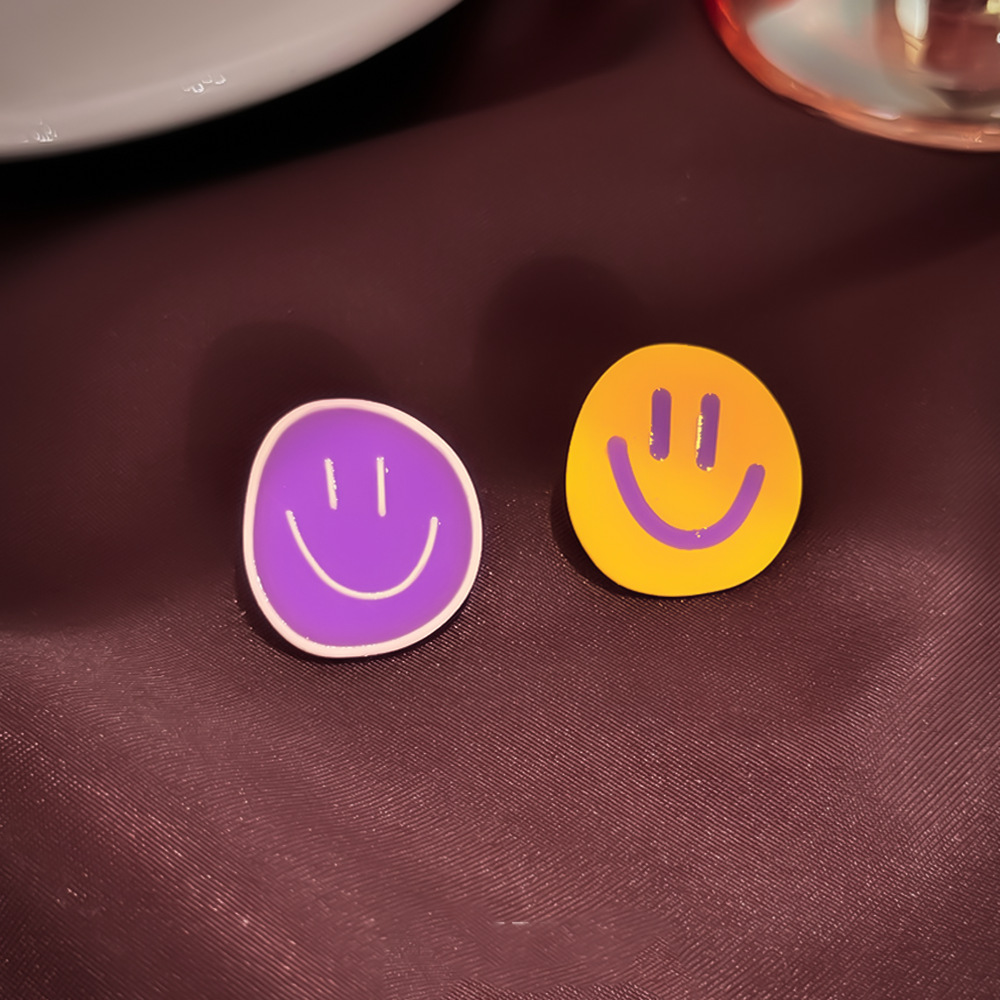 Aguja de plata de moda alta sensación de diamante de goteo de aceite pendientes nicho universal elegante pernos de orejas ligero lujoso temperamento simple orejas para mujeres