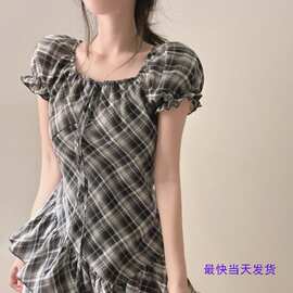 女式衬衫不规则荷叶边泡泡袖格纹小衫衬衫