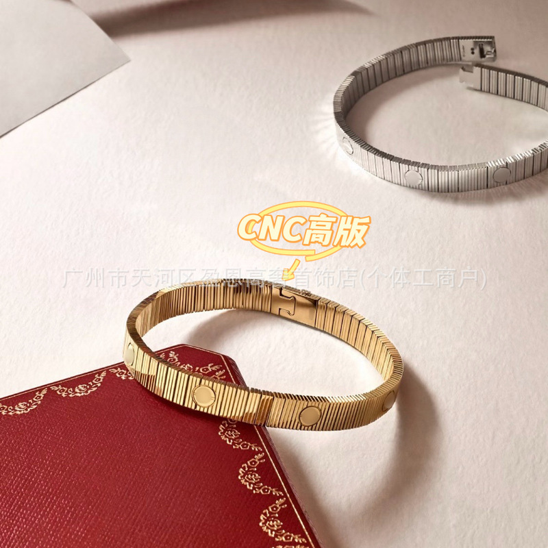 New Model V Gold Cnc High-End Infinity Bracelet for Couples, in Stock for Live Streaming and Cross-Border Sales