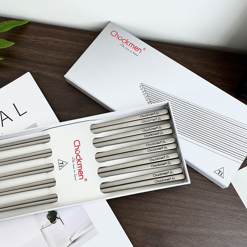 Chockmen Zhuo Deming puro palillos antibacterianos palillos anti-corrosión vajilla portátil regalo palillos de metal saludable