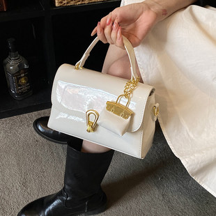 �羳2026�¿���|�p�݆μ�б������e�������ٴ�����С������Ů
