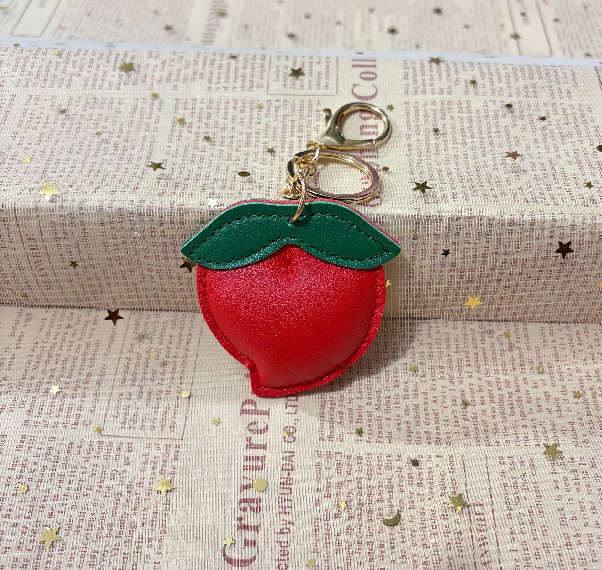 Cute estilo de fruta bolsas de cuero PU colgante llavero melocotón manzana limón decoración colgante multicolor