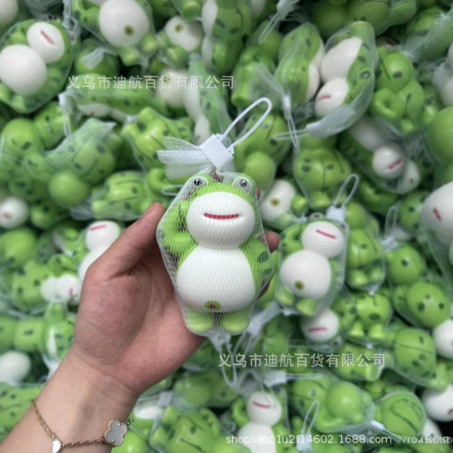 人気のネット有名人敬礼カエル人形スローリバウンドフィギュア屋台子供用小さなおもちゃ人形トレンディなおもちゃ卸売工場|undefined
