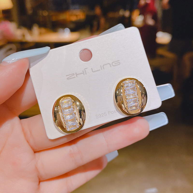 Geometric fashionable elegant design earrings with zircon