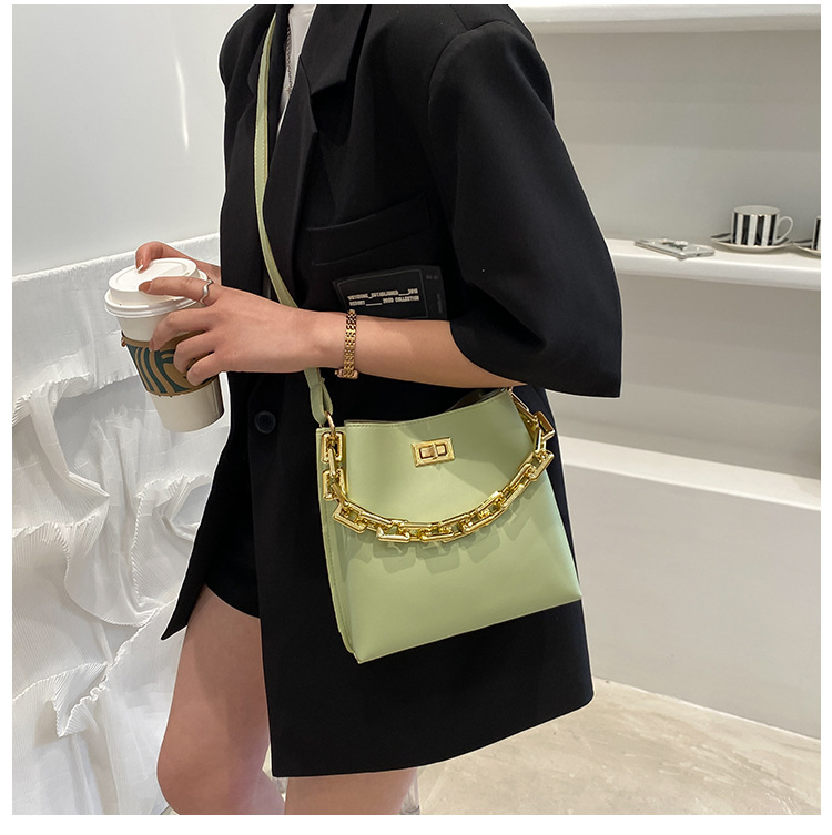 Fashion Solid Color Thick Chain Shoulder Messenger Portable Bag Wholesale display picture 14