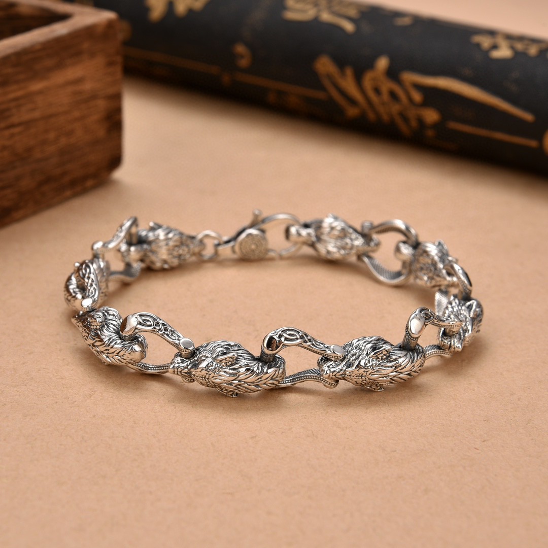 Retro creative design bracelet