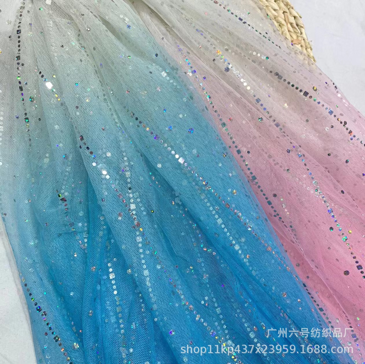 现货厂家艾莎彩虹数码印花亮片网纱连衣裙斗篷拍照背景布汉服面料