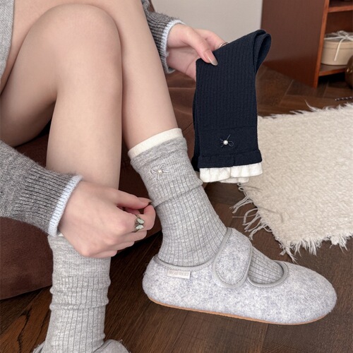 Autumn and winter cashmere socks for women, Korean-style double-cuff contrast-color mid-calf socks, Instagram-inspired pearly socks with bow-knot embroidery and stacked design.