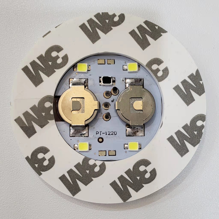 El fabricante produce pegatinas luminosas para vasos con 4 luces, pegatinas intermitentes para botellas de cócteles, posavasos LED impermeables, esponja de 6 cm, gran venta transfronteriza.