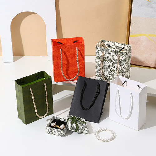 New trendy small fresh handbag, small perfume lipstick necklace bracelet gift box, factory can wholesale
