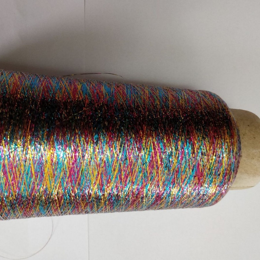 150D的涤纶长丝2条包覆金丝条股线6条银丝勾线金属红并和线织罗纹