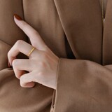 Золотое модное универсальное брендовое кольцо, легкий роскошный стиль, простой и элегантный дизайн, не выцветает