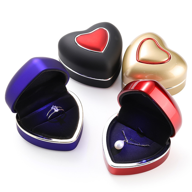 情人节心形告白求婚戒指首饰盒LED灯发光烤漆项链吊坠盒LED发光