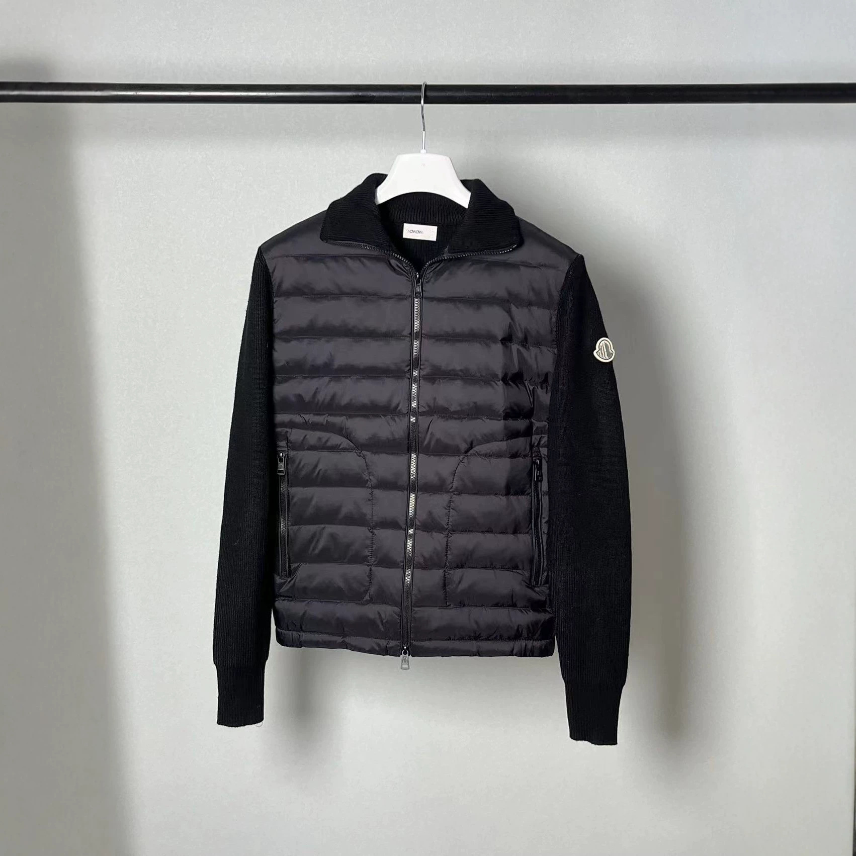 High-quality M-version Mondeo 26ss knitted patchwork stand collar lightweight casual down jacket, unisex style.