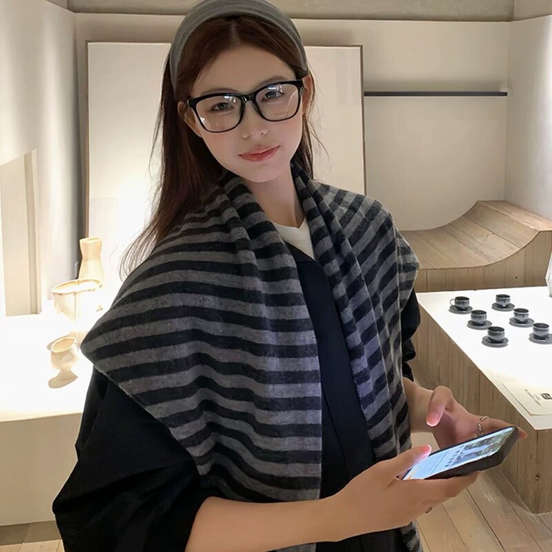 羊毛混纺大三角巾经典条纹披肩女秋冬新款保暖外搭针织搭肩围巾女|undefined