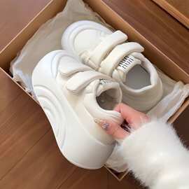 厚底增高小白鞋子女2026新款不累脚百搭魔术贴面包鞋运动休闲板鞋