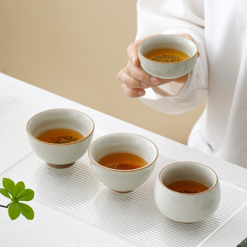 New Fun Yu porcelain laughing cup for tea brewing, hand-painted host cup, humorous creative Pu'er tea cup