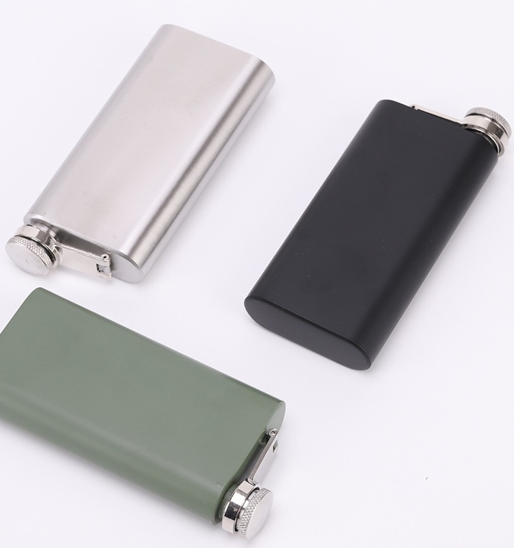 304 stainless steel wine bottle portable flat kettle home outdoor portable small white wine bottle mini wine set