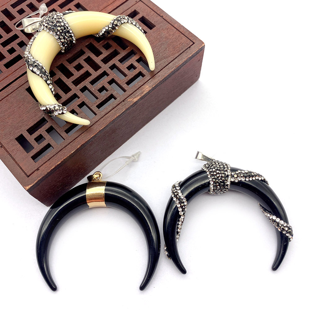 树脂牛骨月亮形吊坠 天然石绕线镶钻 白色黑色53mm瓜子扣吊坠配件