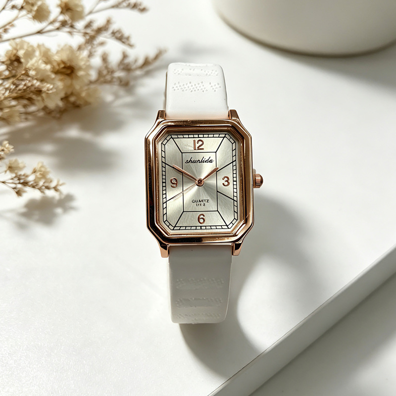 Rectangular fashionable swiss watch