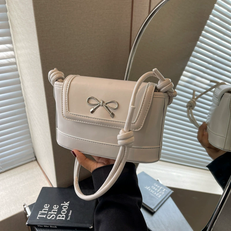 Модный бокс-ранец? нет. Wait: It's a shoulder bag: