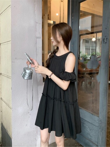 Off-the-shoulder sweet temperament small dress for women's summer 2025 new style gentle style loose slimming round collar skirt