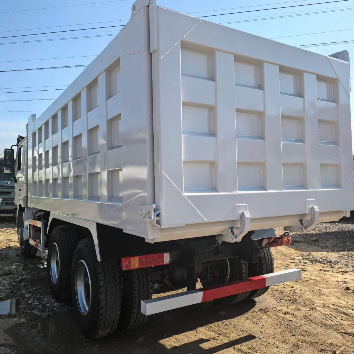 Exported to African countries, Shaanqi Delong 6X4 dump truck F3000 with diesel fuel pump, eight-wheel commercial concrete and soil transport vehicle