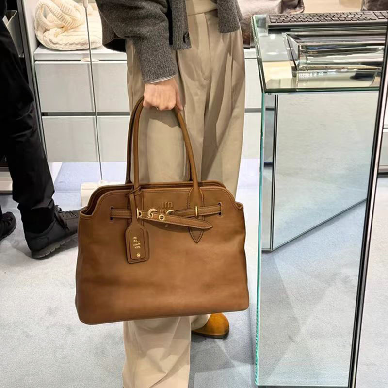 Vintage Vegetable Tanning Bag Tote Bag Internet Popular Fashion All-match Belt Buckle Portable Large Capacity Underarm Bag Briefcase New Style