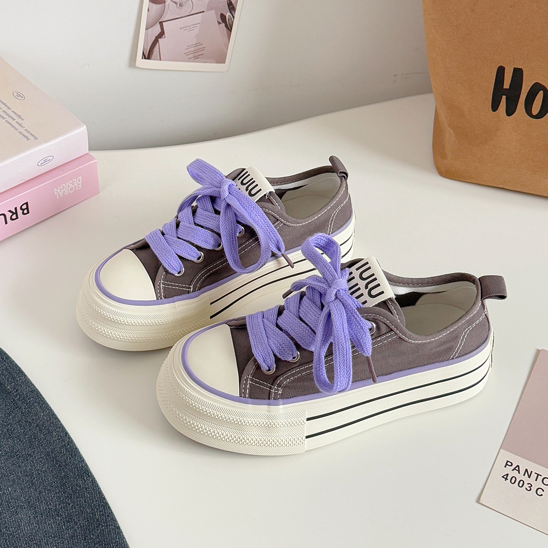 Estilo de Hong Kong nicho zapatos de lona de suela negra y gruesa mujer 2025 nuevos zapatos deportivos de tablero estudiantil h1323 a principios de otoño