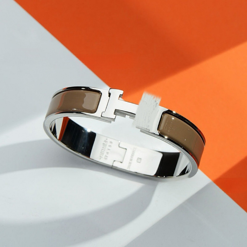 White Gold Elephant Gray H Bracelet