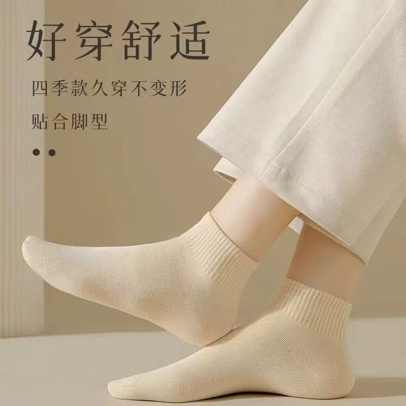 諸及び靴下の女性春秋の短い筒の靴下の純色の防臭の純綿の中筒の靴下の夏の女性のキャンディーの色の短い靴下