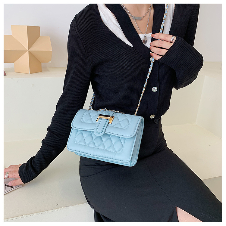 Diamond Chain Small Bag For Women 2021 Autumn New Retro Stylish Good Texture Shoulder Messenger Bag Western Style Small Square Bag display picture 15
