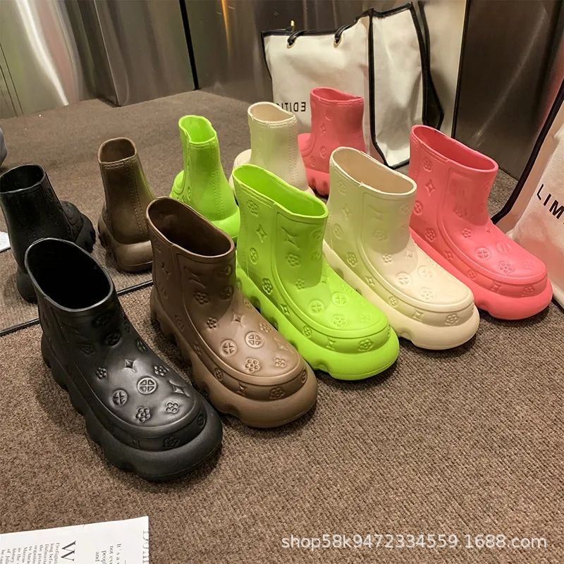 두꺼운 밑창의 패셔너블한 프린트 여성용 편안한 방수, 미끄럼 방지, 가볍고 내마모성, 다재다능하고 사계절에 적합한 레인부츠
