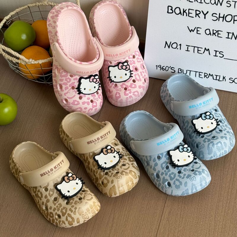 Cute Cartoon Leopard Print Hello Kitty Clogs for Women, 2026 Summer New Style, Outdoor Thick-Soled Non-Slip Closed-Toe Sandals