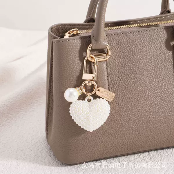 New cross-border creative pearl hollow heart-shaped Bluetooth earphone case bag accessory pearl alloy keychain pendant