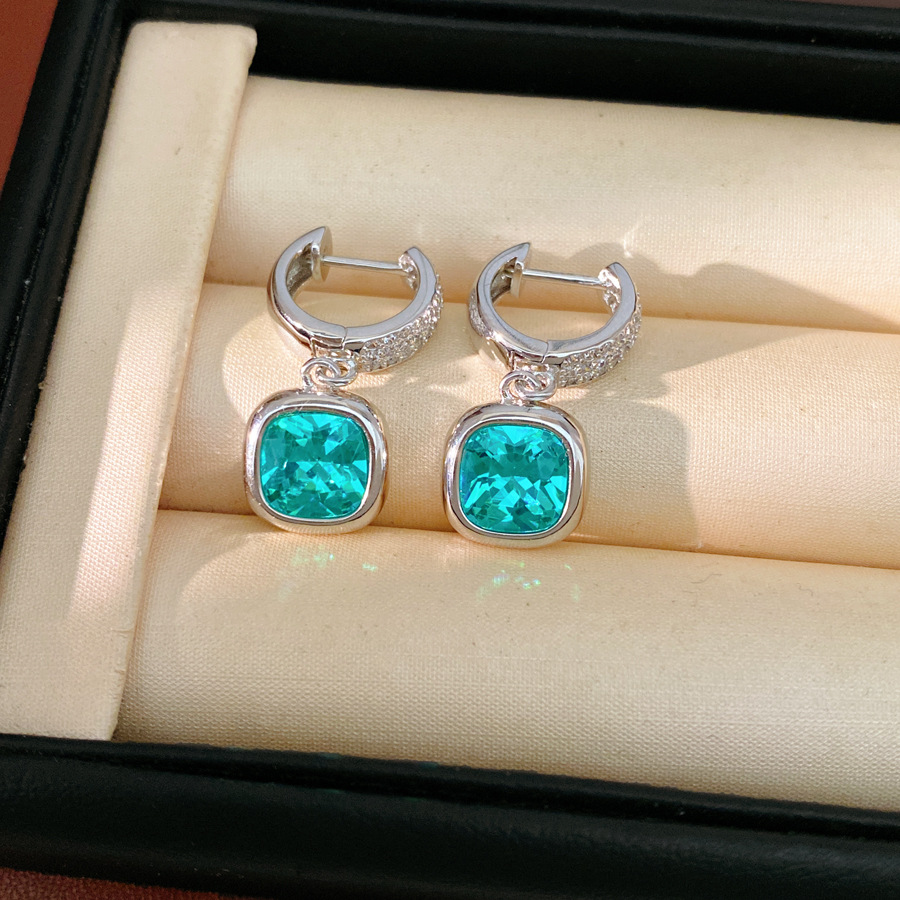 Anillo cuadrado geométrico de zircón pendientes ligero de lujo de alto nivel pendientes de estilo simple nicho de la personalidad conjunto de joyería al por mayor