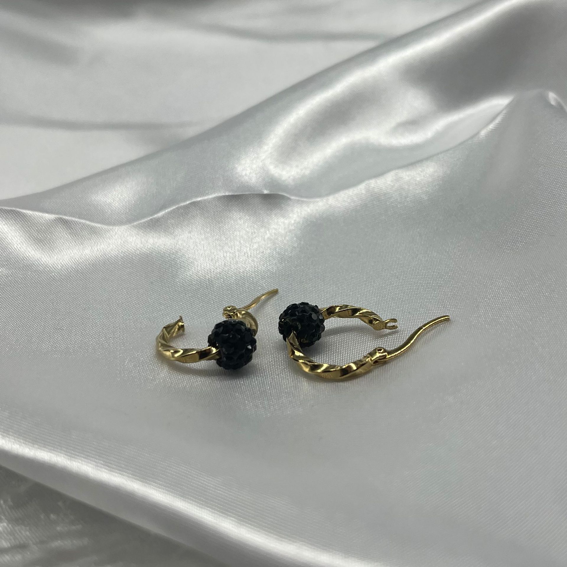 Daily Occasion 1 Pair Ethnic Style Simple Style Round Twist Plating Inlay Titanium Steel Crystal Ear Studs